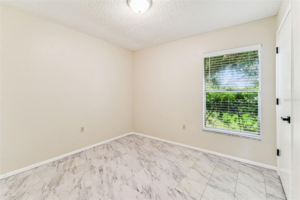 For Sale: $329,999 (3 beds, 1 baths, 1011 Square Feet)