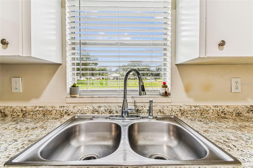 For Sale: $329,999 (3 beds, 1 baths, 1011 Square Feet)