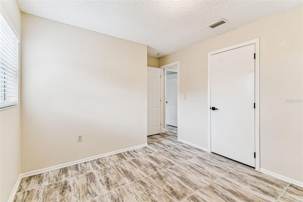 For Sale: $329,999 (3 beds, 1 baths, 1011 Square Feet)