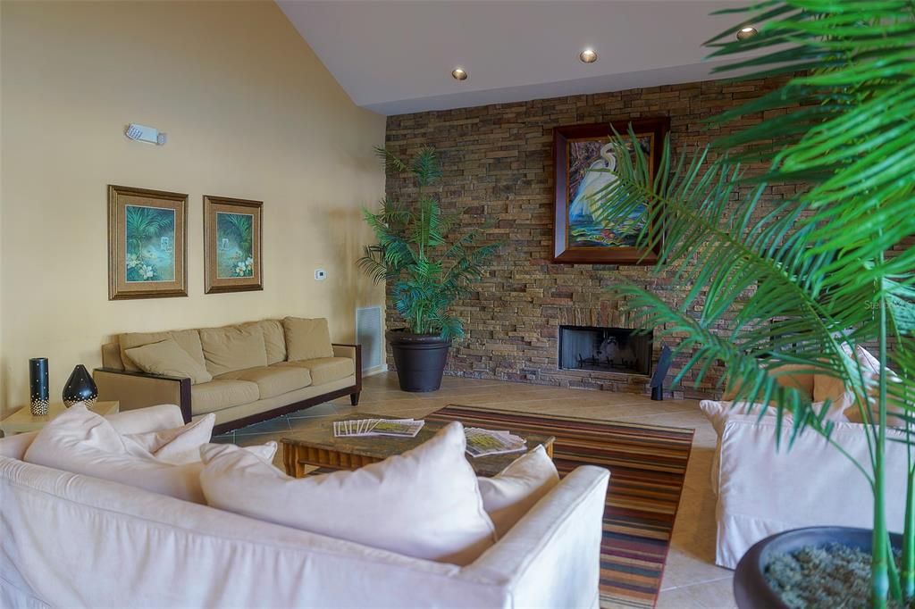 Под контрактом: $324,900 (2 спален, 2 ванн, 1096 Квадратных фут)