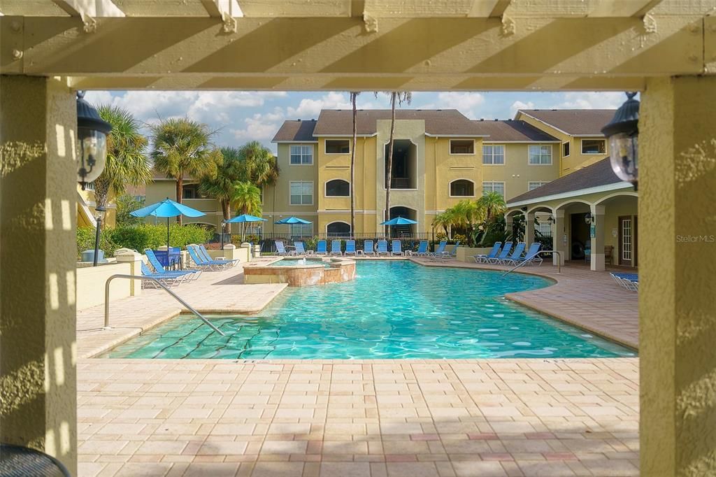 Под контрактом: $324,900 (2 спален, 2 ванн, 1096 Квадратных фут)