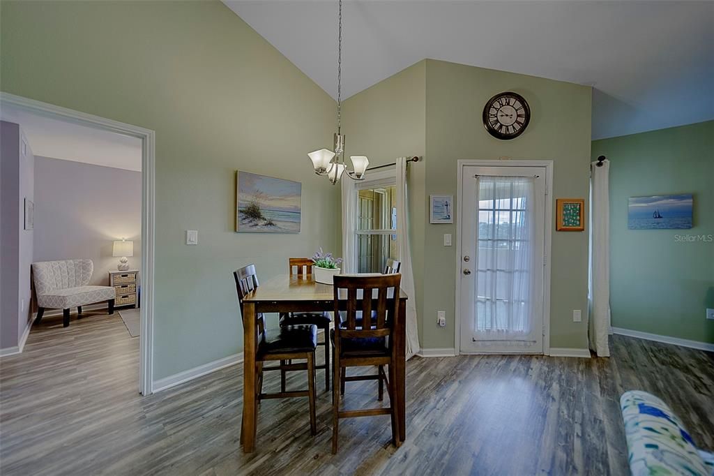 Под контрактом: $324,900 (2 спален, 2 ванн, 1096 Квадратных фут)