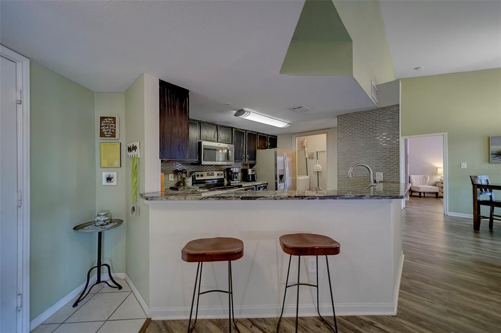 Под контрактом: $324,900 (2 спален, 2 ванн, 1096 Квадратных фут)