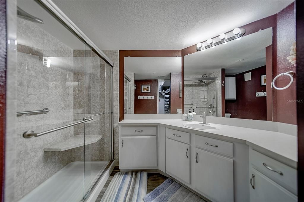 Под контрактом: $324,900 (2 спален, 2 ванн, 1096 Квадратных фут)