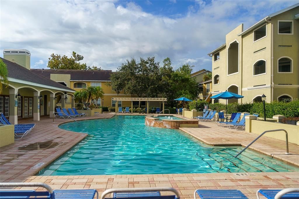 Под контрактом: $324,900 (2 спален, 2 ванн, 1096 Квадратных фут)