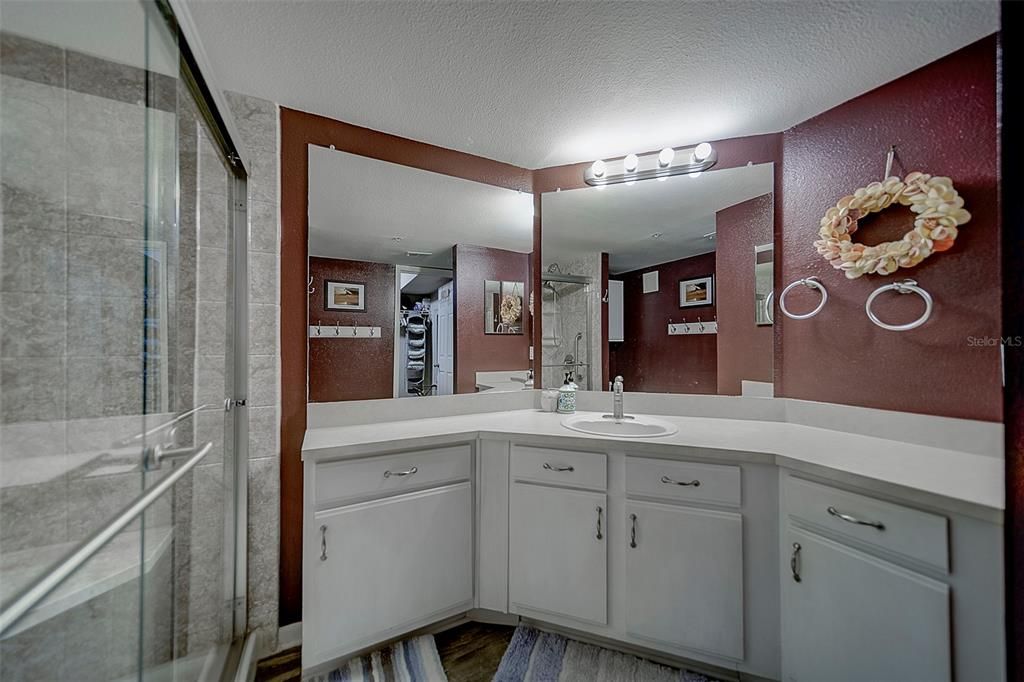 Под контрактом: $324,900 (2 спален, 2 ванн, 1096 Квадратных фут)