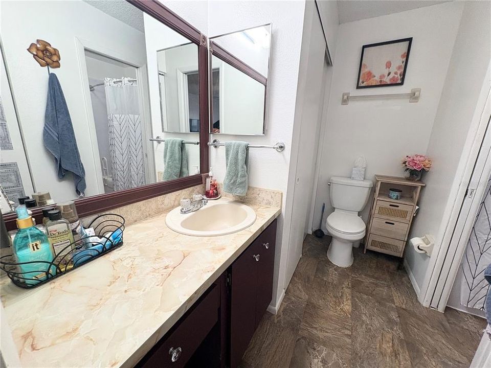 待售: $104,500 (2 贝兹, 1 浴室, 892 平方英尺)