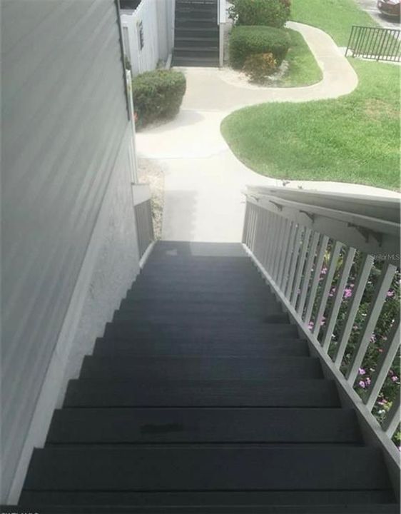 For Sale: $99,900 (2 beds, 1 baths, 892 Square Feet)