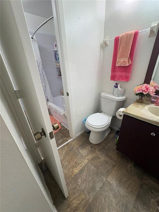 待售: $104,500 (2 贝兹, 1 浴室, 892 平方英尺)