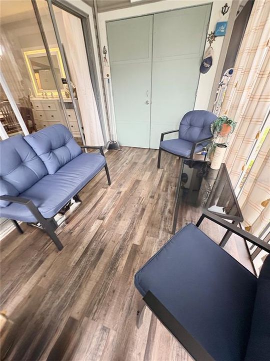 待售: $104,500 (2 贝兹, 1 浴室, 892 平方英尺)