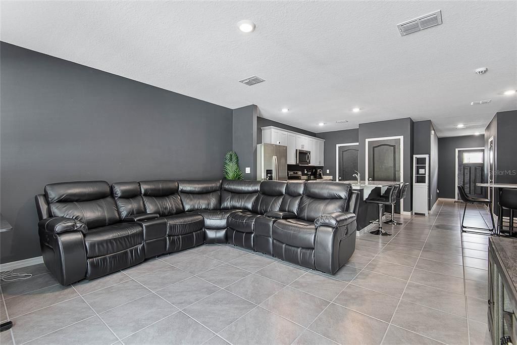 For Sale: $265,000 (3 beds, 2 baths, 1624 Square Feet)