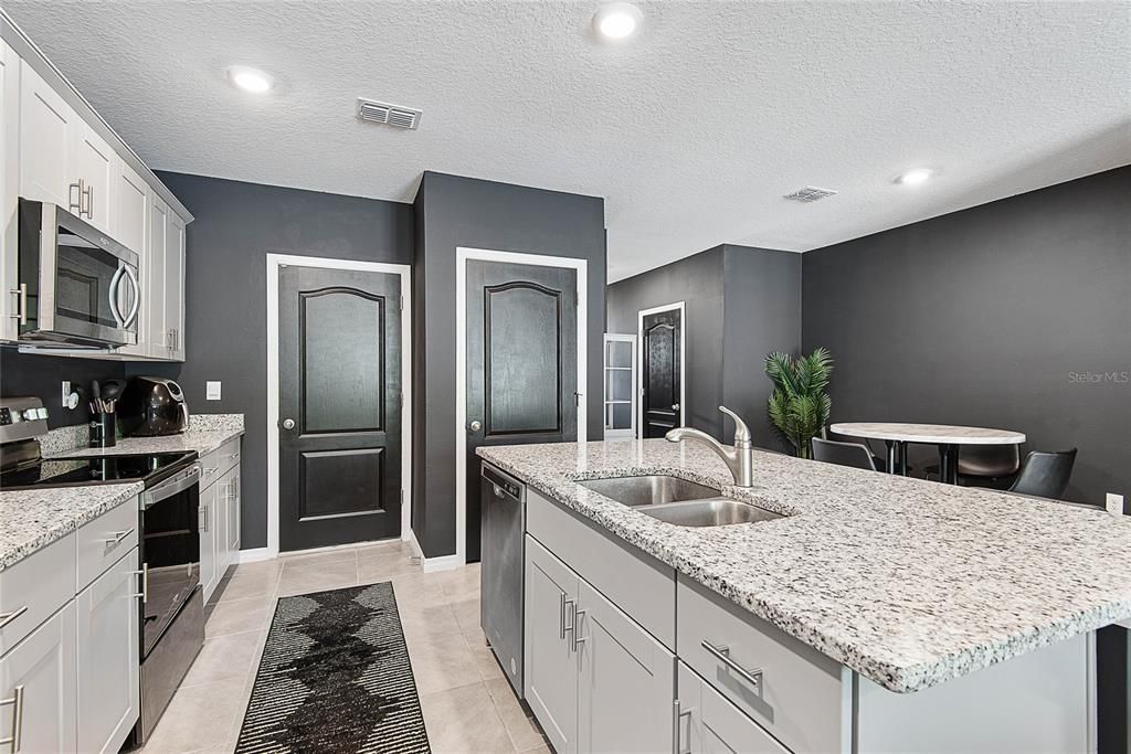 For Sale: $265,000 (3 beds, 2 baths, 1624 Square Feet)