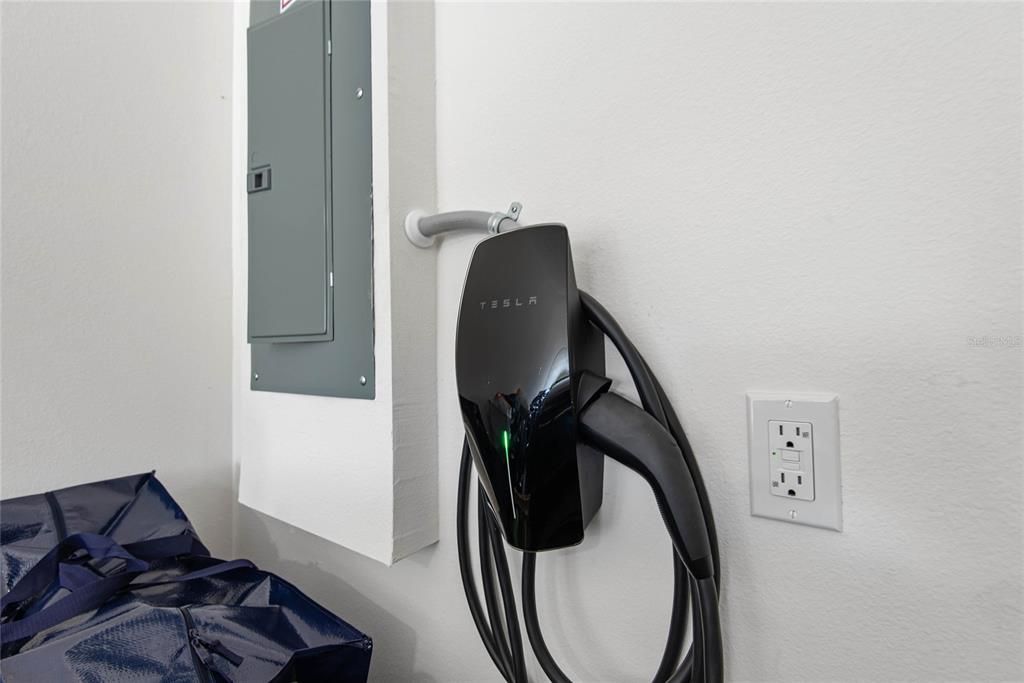 For Sale: $265,000 (3 beds, 2 baths, 1624 Square Feet)