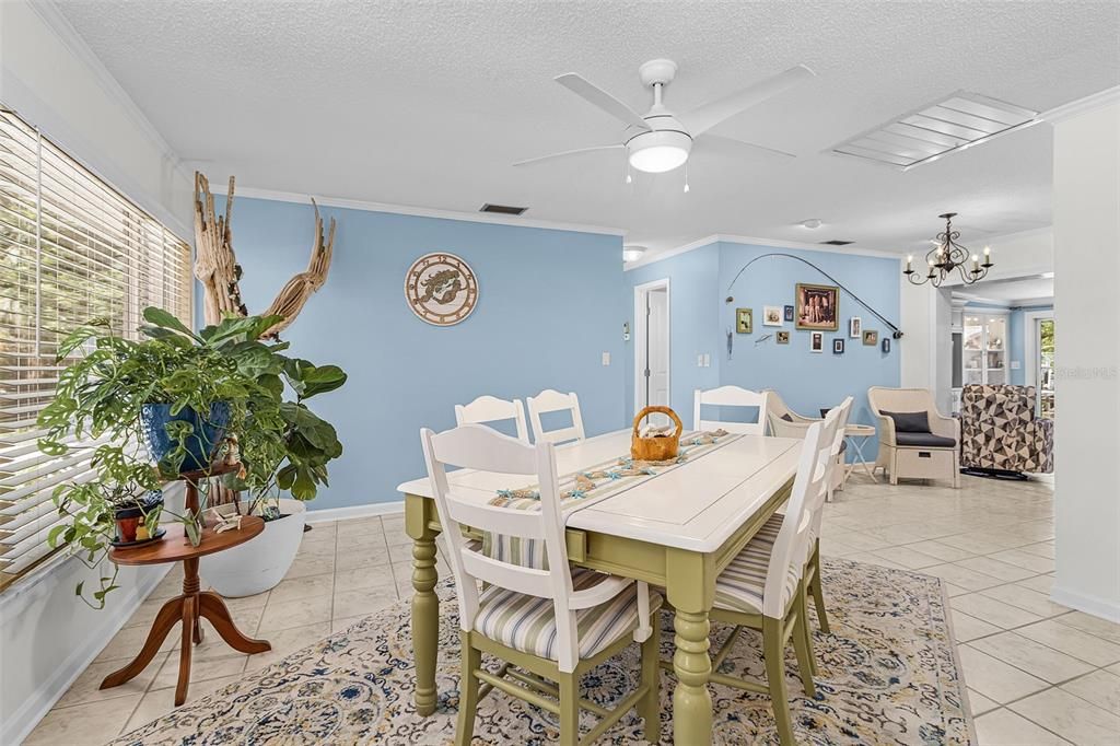 For Sale: $515,000 (2 beds, 2 baths, 1191 Square Feet)