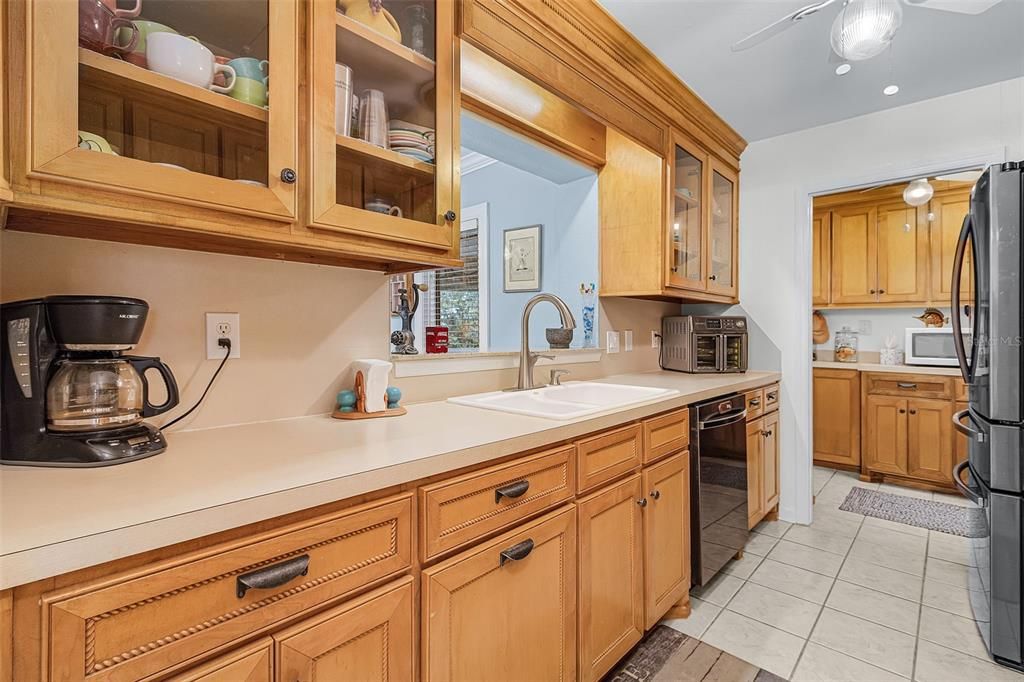 For Sale: $515,000 (2 beds, 2 baths, 1191 Square Feet)