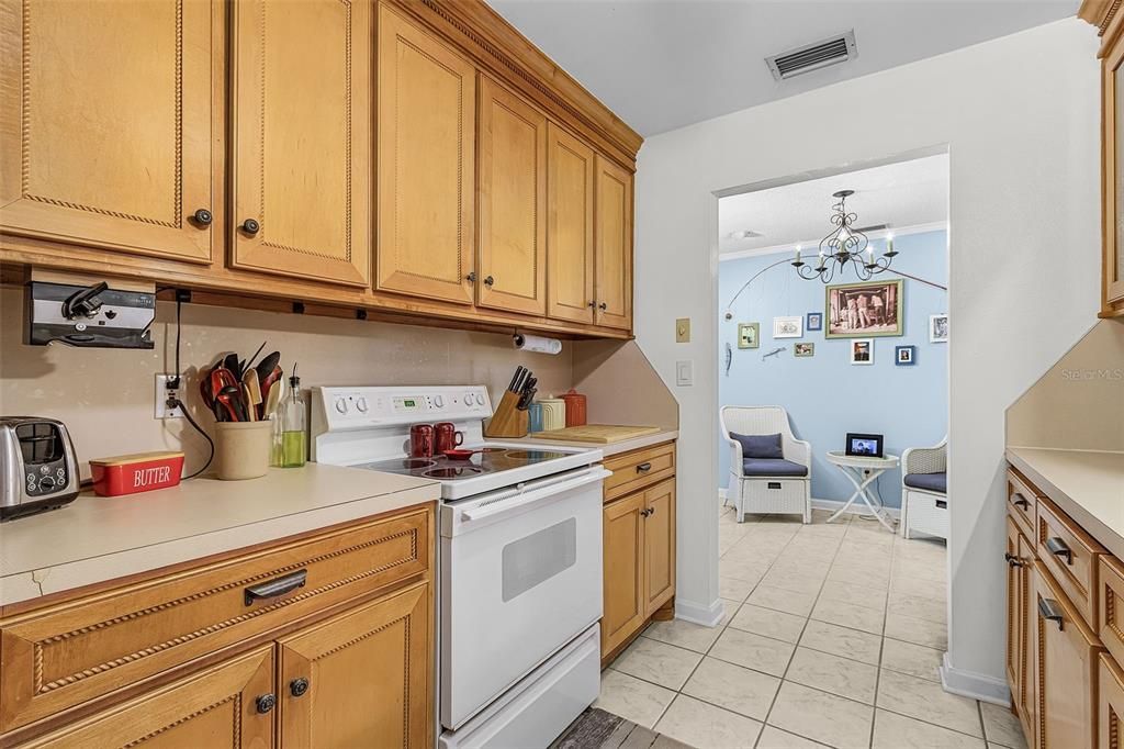 For Sale: $515,000 (2 beds, 2 baths, 1191 Square Feet)