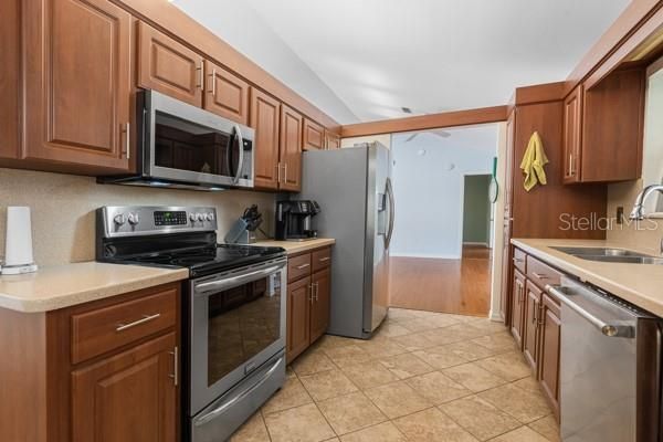 For Sale: $499,900 (3 beds, 2 baths, 2282 Square Feet)