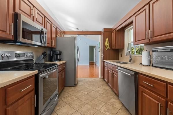 For Sale: $499,900 (3 beds, 2 baths, 2282 Square Feet)