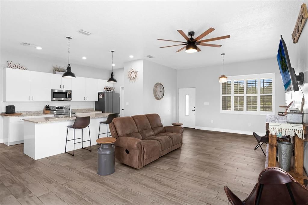 待售: $397,500 (3 贝兹, 2 浴室, 1423 平方英尺)