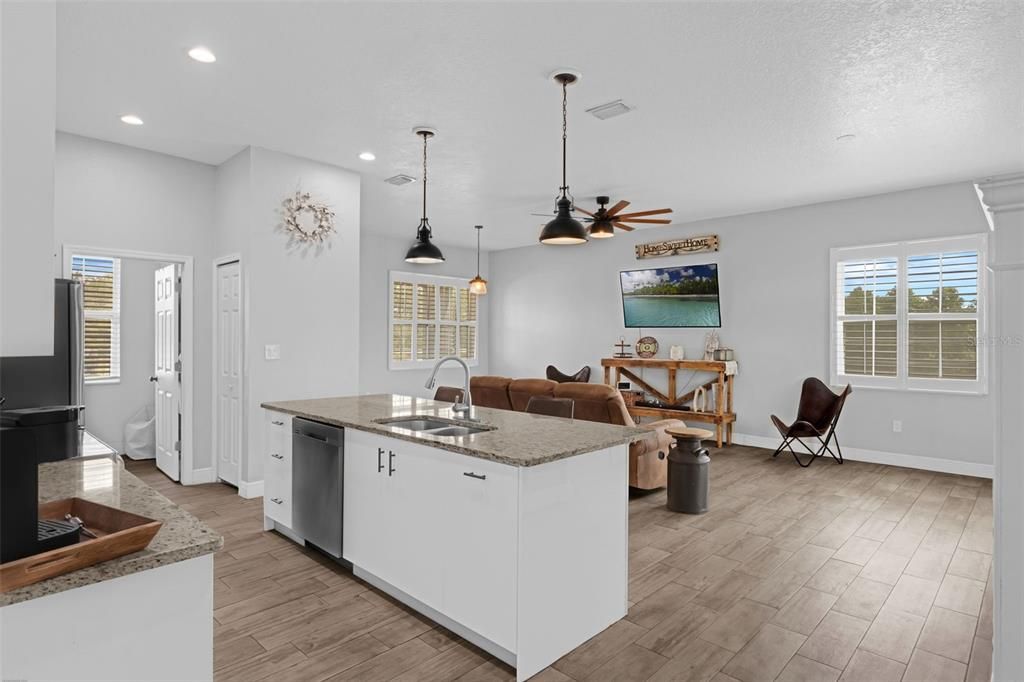 待售: $397,500 (3 贝兹, 2 浴室, 1423 平方英尺)