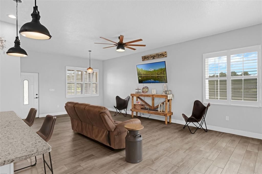 待售: $397,500 (3 贝兹, 2 浴室, 1423 平方英尺)