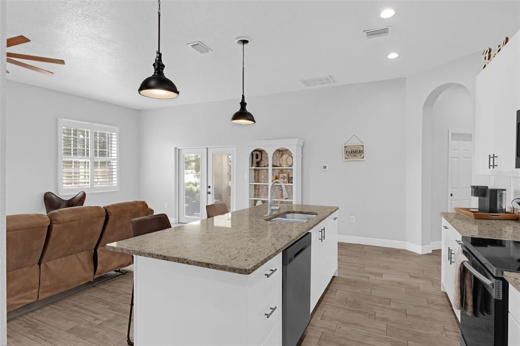 待售: $397,500 (3 贝兹, 2 浴室, 1423 平方英尺)