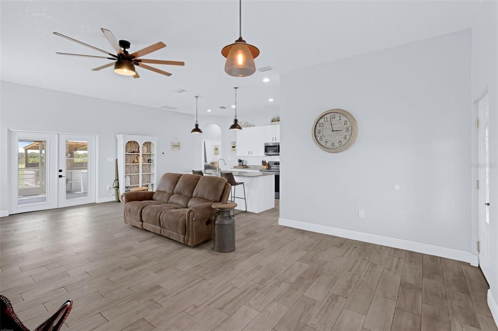 待售: $397,500 (3 贝兹, 2 浴室, 1423 平方英尺)