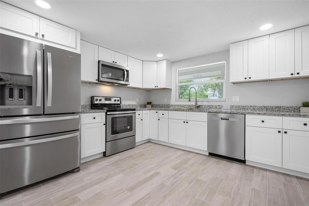 На продажу: $549,500 (5 спален, 0 ванн, 2521 Квадратных фут)