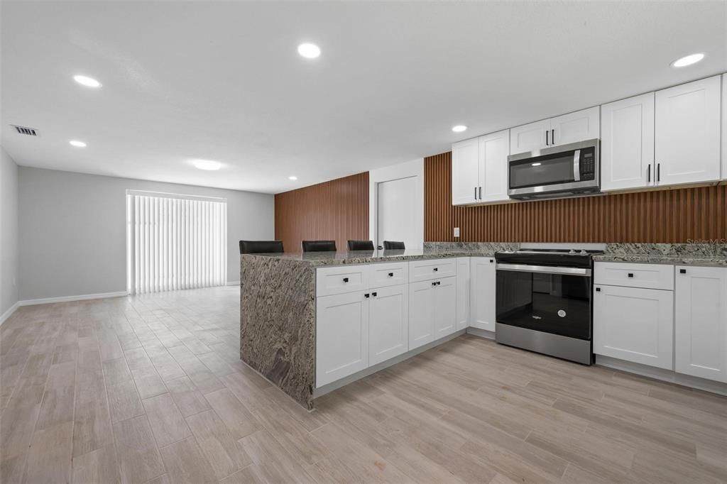 На продажу: $549,500 (5 спален, 0 ванн, 2521 Квадратных фут)