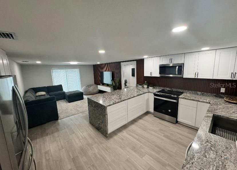 На продажу: $549,500 (5 спален, 0 ванн, 2521 Квадратных фут)