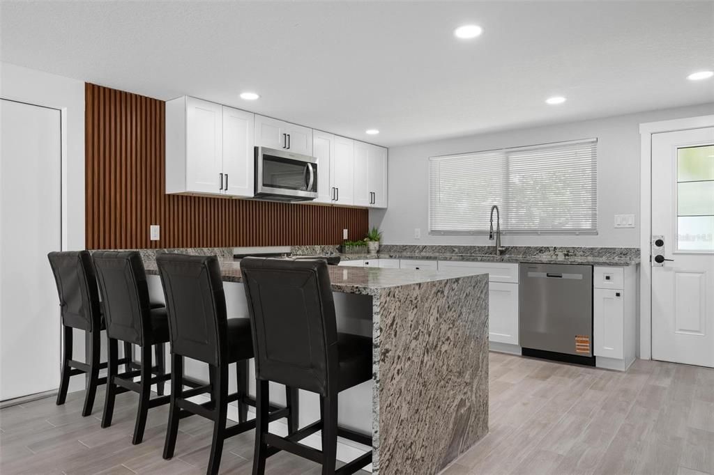 На продажу: $549,500 (5 спален, 0 ванн, 2521 Квадратных фут)