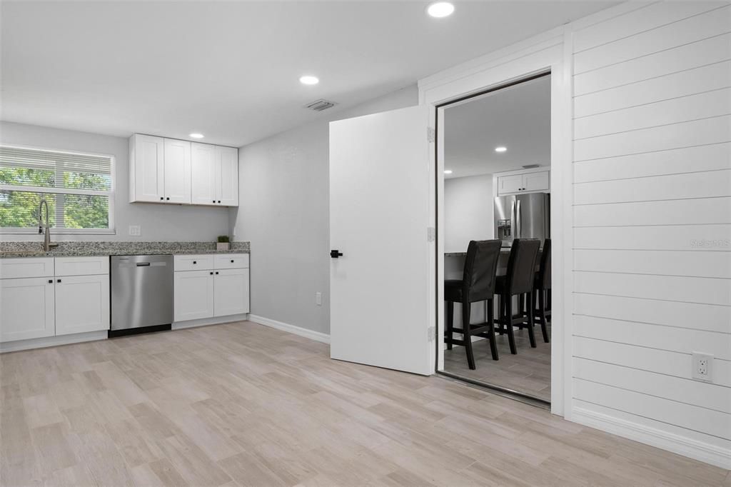 На продажу: $549,500 (5 спален, 0 ванн, 2521 Квадратных фут)