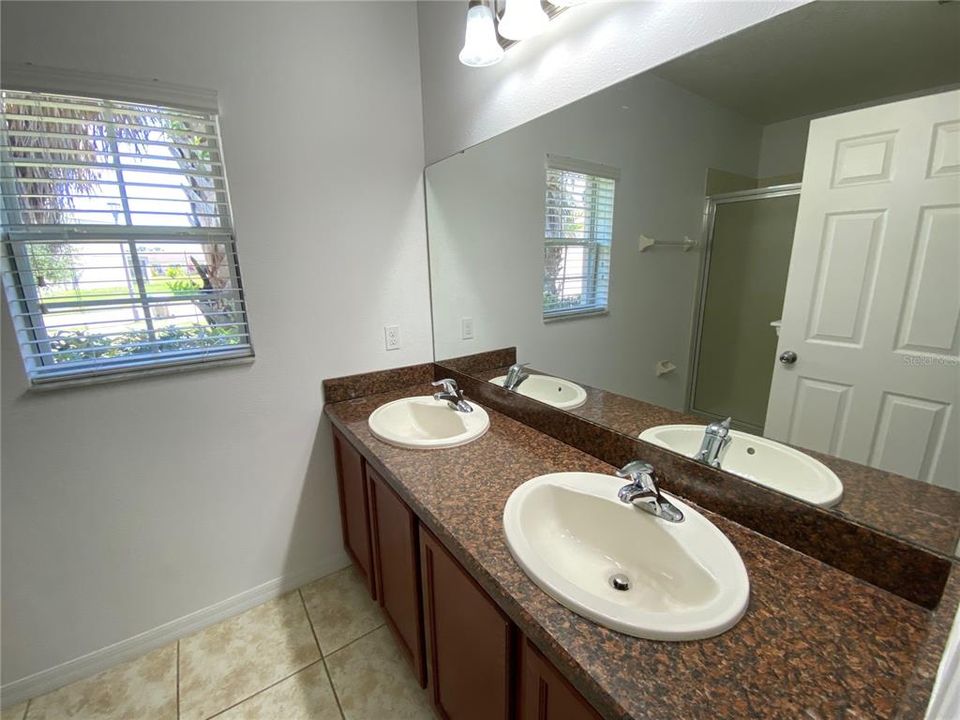 合同活跃: $1,785 (3 贝兹, 2 浴室, 1490 平方英尺)