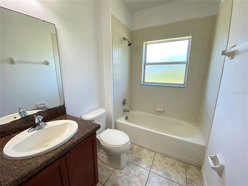 合同活跃: $1,785 (3 贝兹, 2 浴室, 1490 平方英尺)