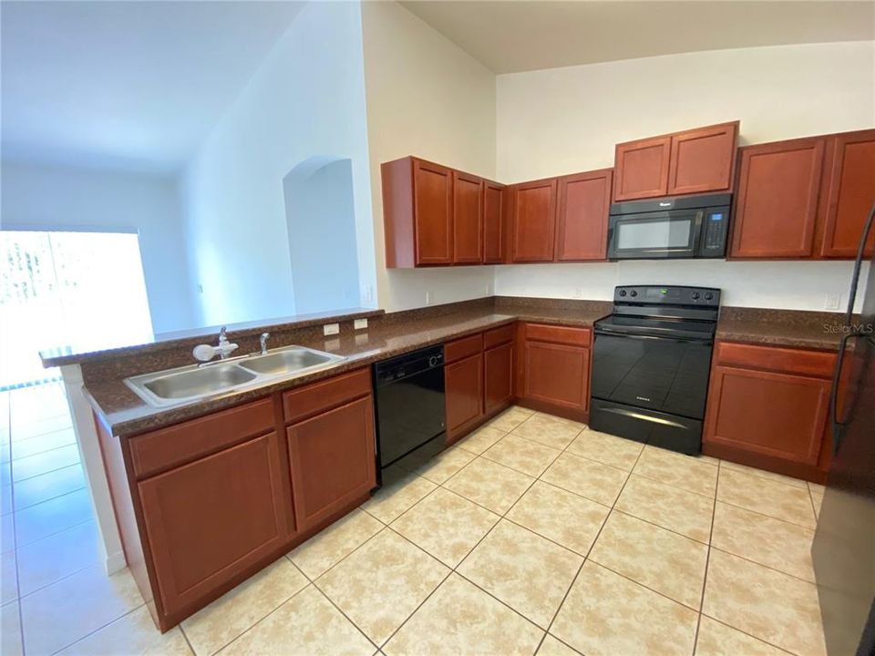 合同活跃: $1,785 (3 贝兹, 2 浴室, 1490 平方英尺)