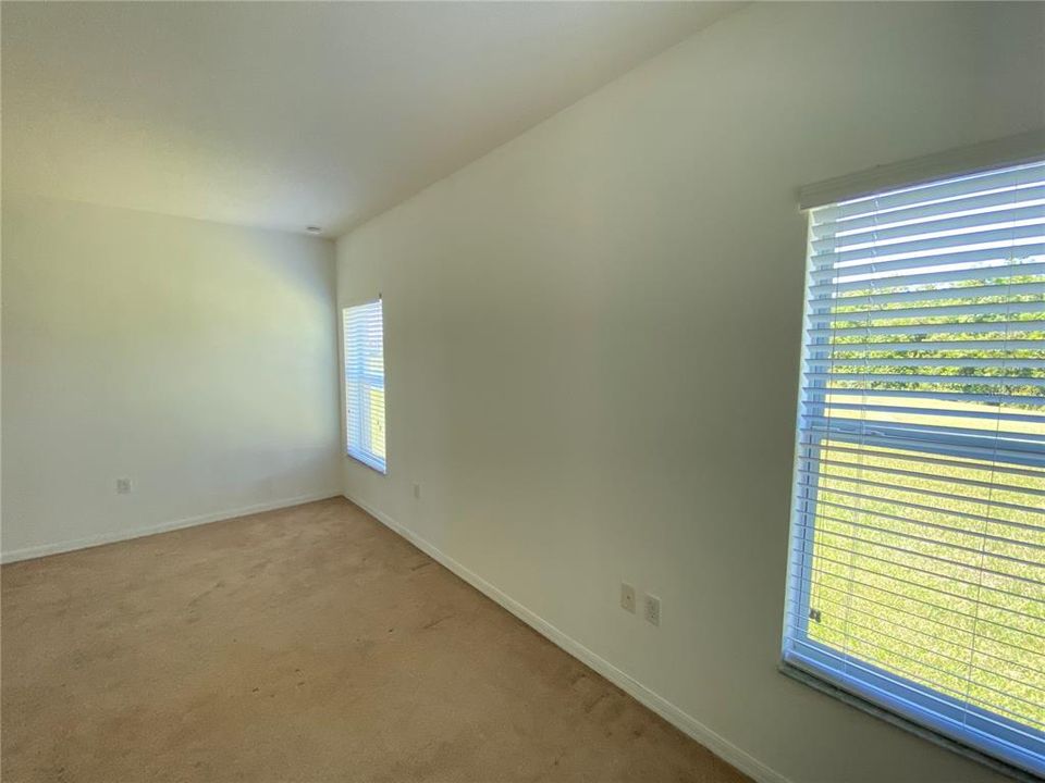 合同活跃: $1,785 (3 贝兹, 2 浴室, 1490 平方英尺)