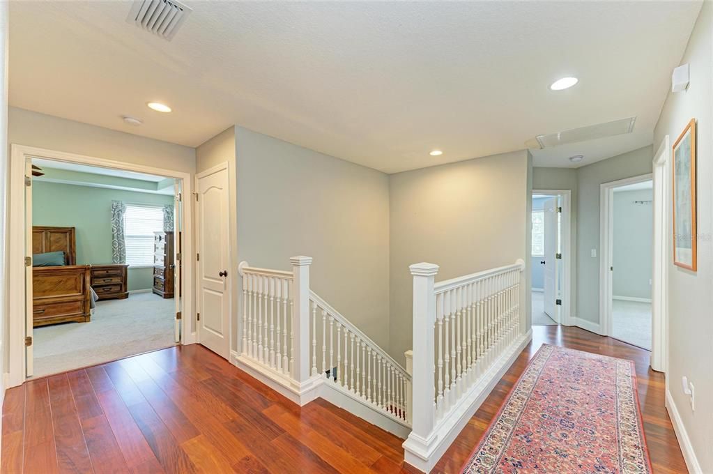 Под контрактом: $440,000 (4 спален, 3 ванн, 2909 Квадратных фут)