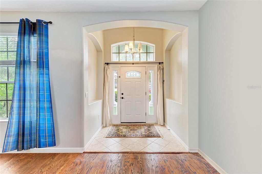 Под контрактом: $440,000 (4 спален, 3 ванн, 2909 Квадратных фут)