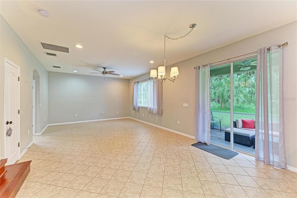 Под контрактом: $440,000 (4 спален, 3 ванн, 2909 Квадратных фут)