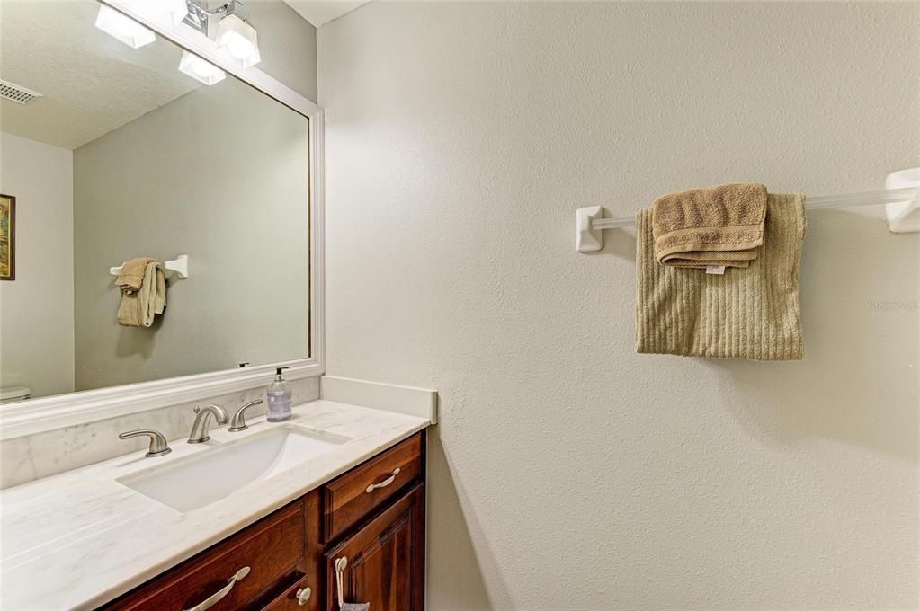 Под контрактом: $440,000 (4 спален, 3 ванн, 2909 Квадратных фут)