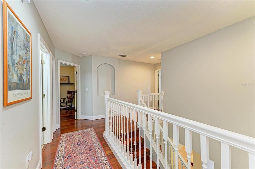 Под контрактом: $440,000 (4 спален, 3 ванн, 2909 Квадратных фут)