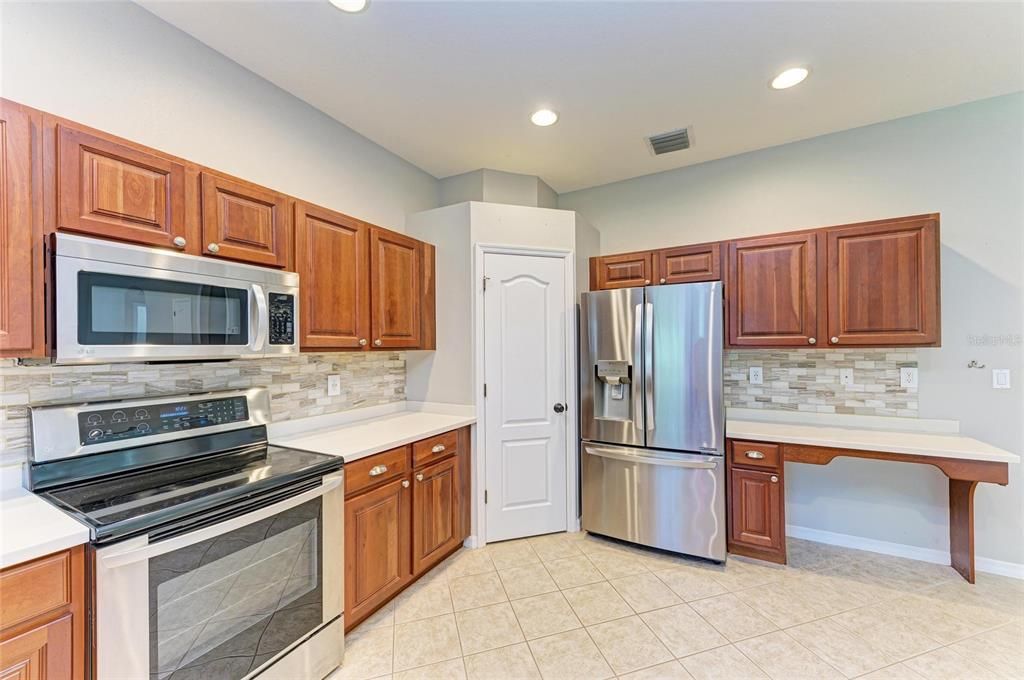 Под контрактом: $440,000 (4 спален, 3 ванн, 2909 Квадратных фут)