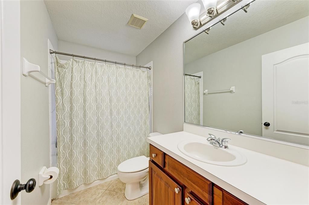 Под контрактом: $440,000 (4 спален, 3 ванн, 2909 Квадратных фут)