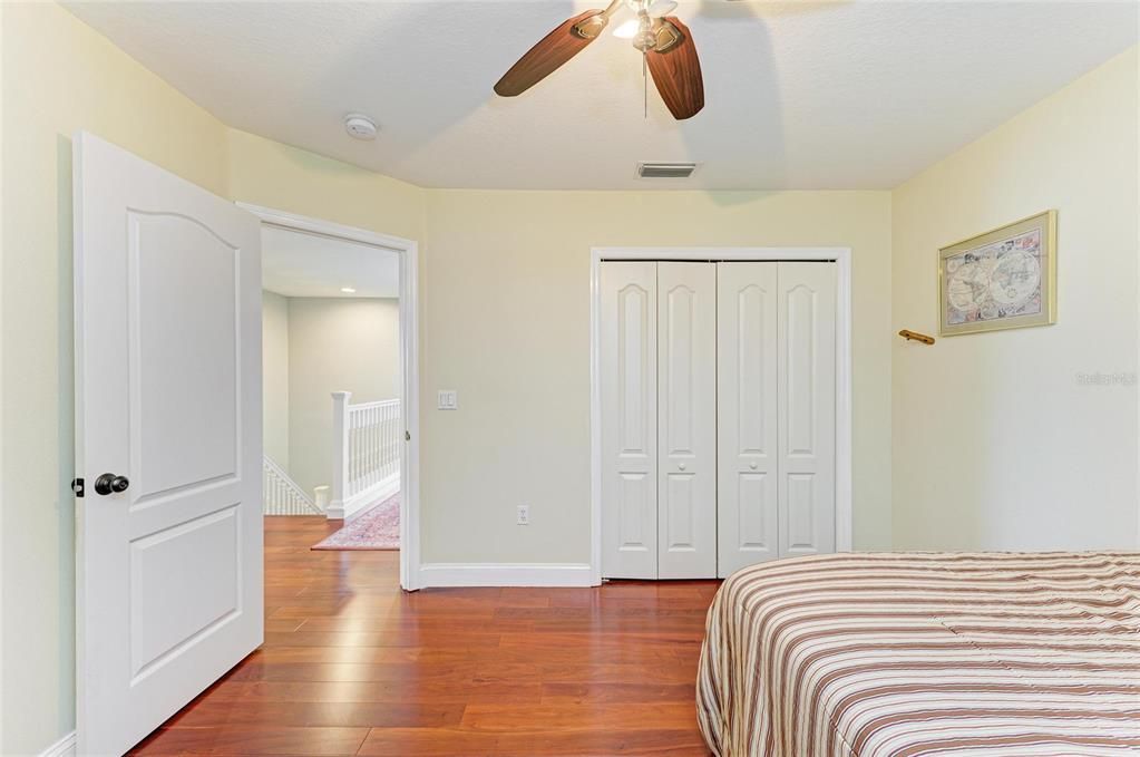 Под контрактом: $440,000 (4 спален, 3 ванн, 2909 Квадратных фут)