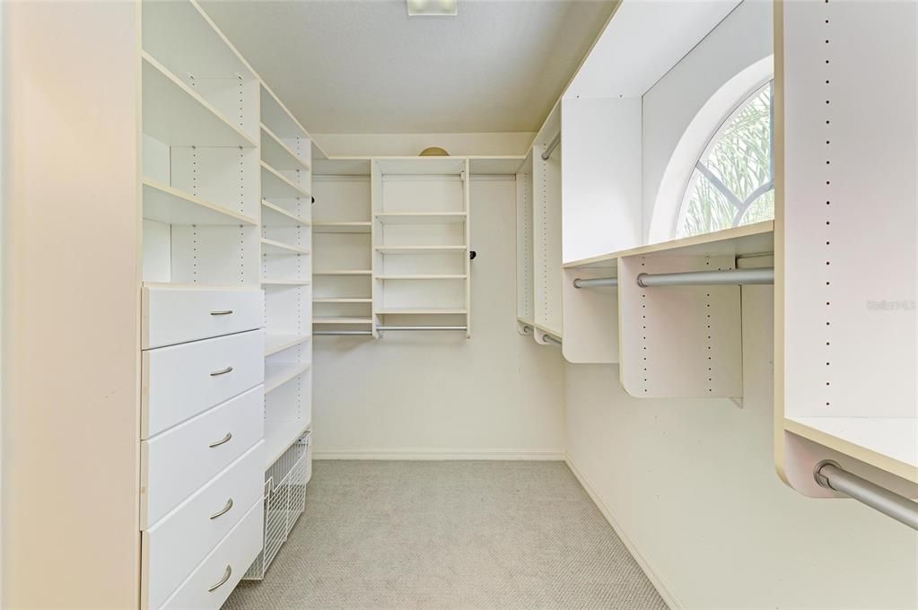 Под контрактом: $440,000 (4 спален, 3 ванн, 2909 Квадратных фут)