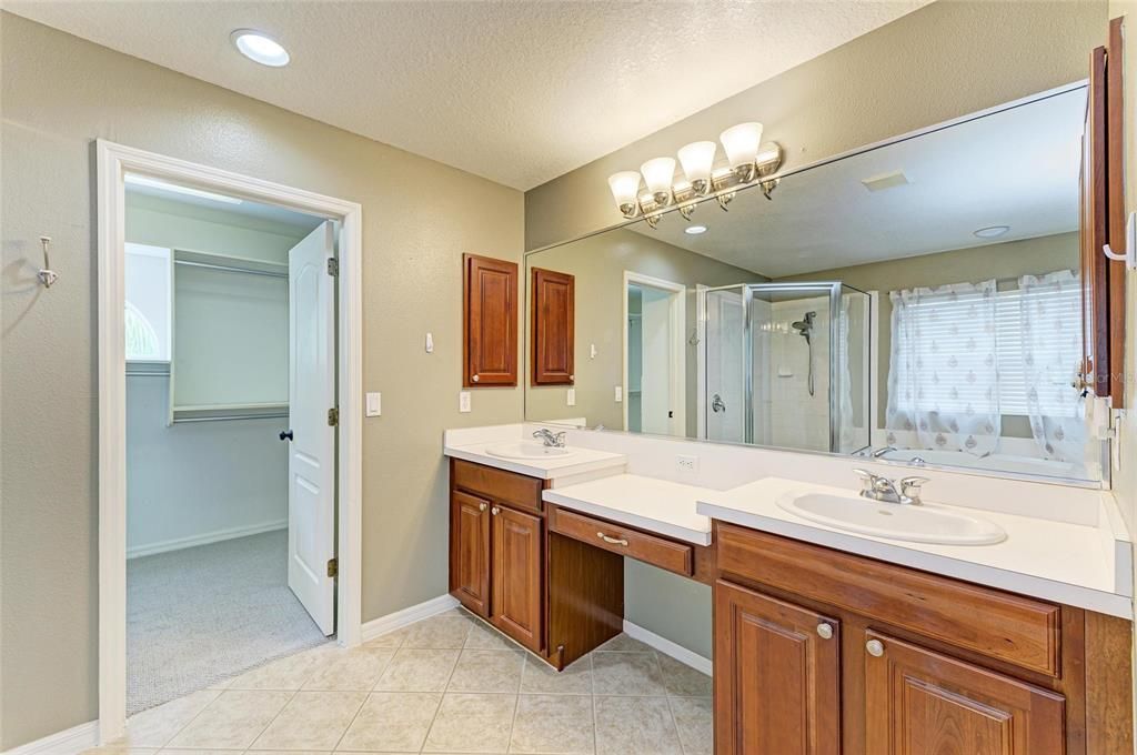 Под контрактом: $440,000 (4 спален, 3 ванн, 2909 Квадратных фут)