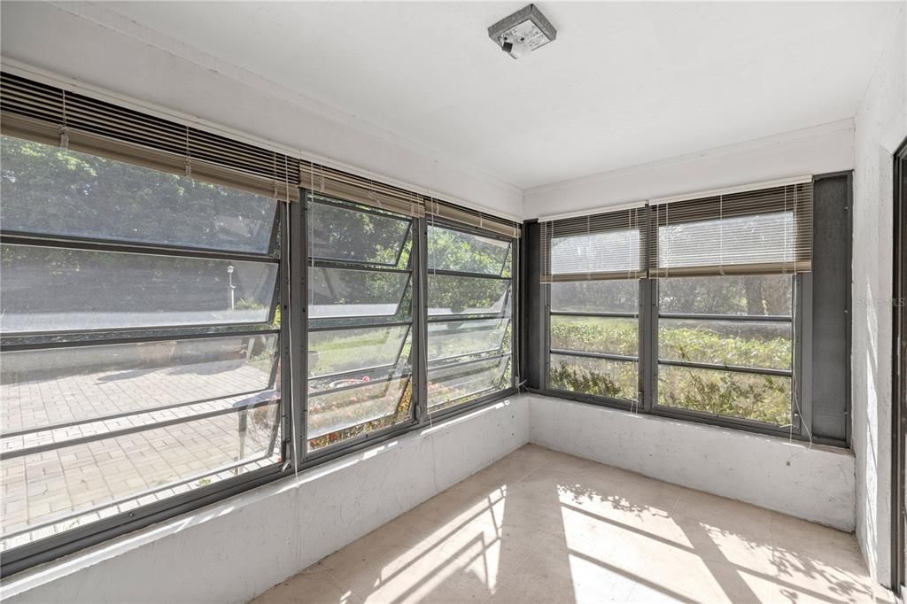 For Rent: $1,995 (3 beds, 2 baths, 2053 Square Feet)