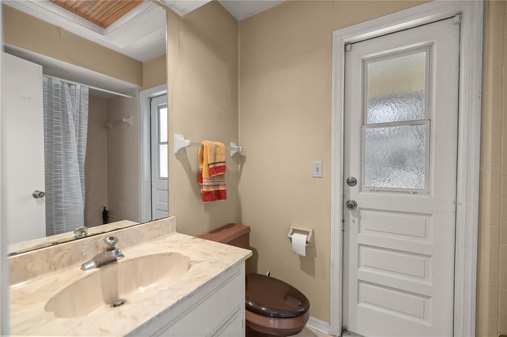 For Rent: $1,995 (3 beds, 2 baths, 2053 Square Feet)