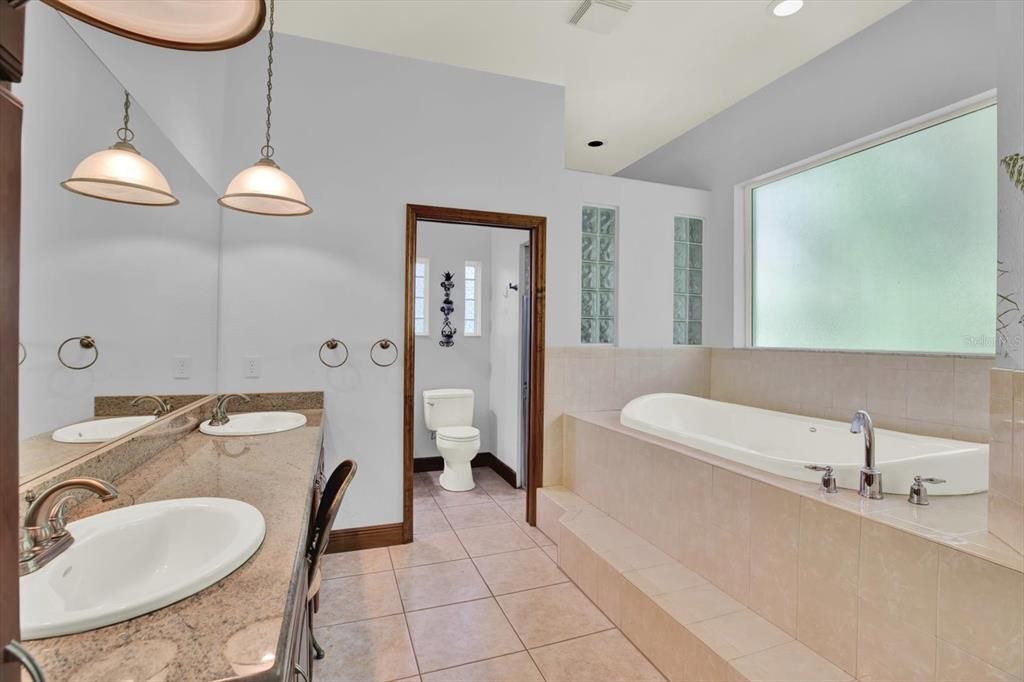 For Sale: $565,000 (3 beds, 2 baths, 2242 Square Feet)