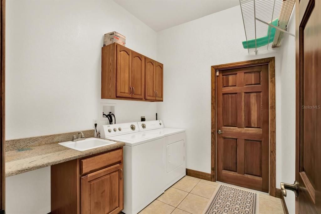 For Sale: $565,000 (3 beds, 2 baths, 2242 Square Feet)